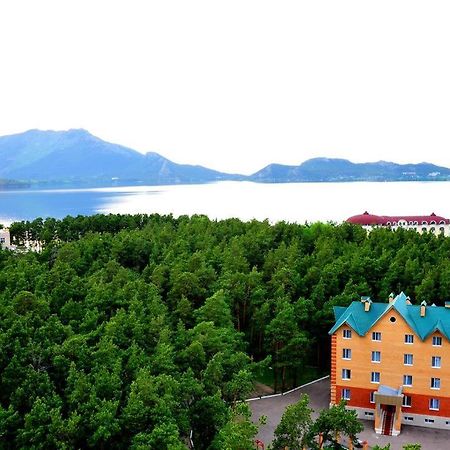 Hotel Nurlytau โบโรโวเย ภายนอก รูปภาพ
