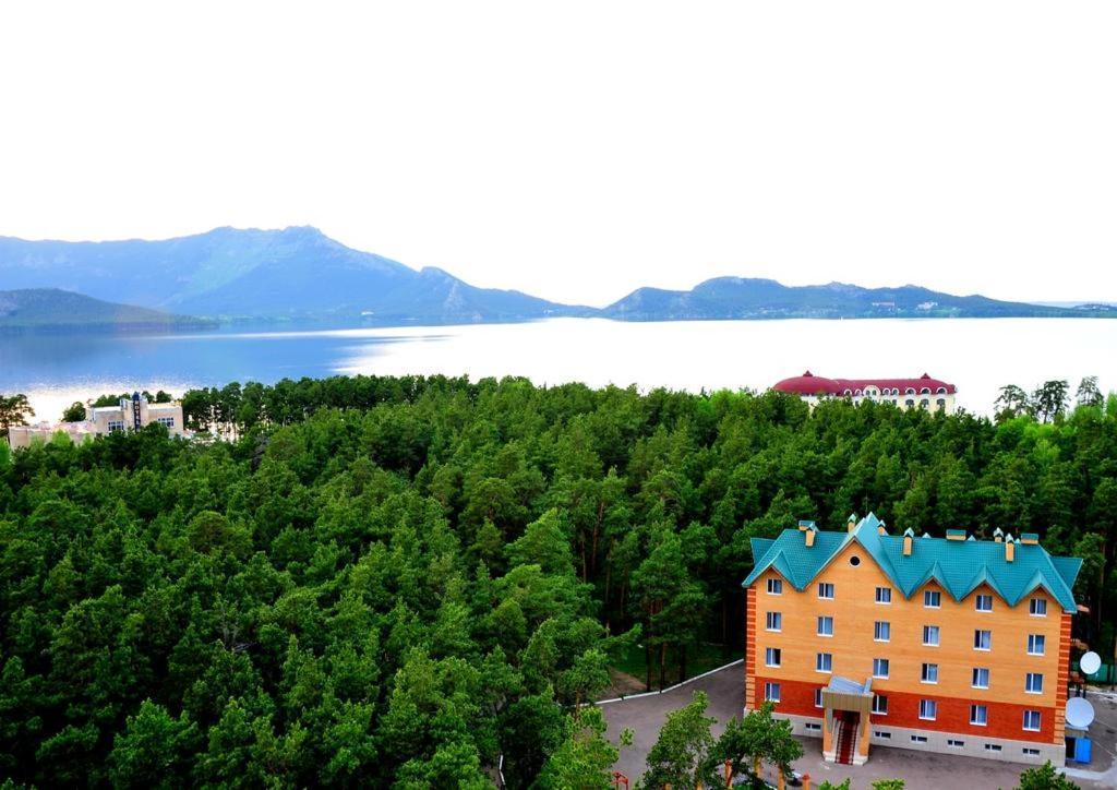 Hotel Nurlytau โบโรโวเย ภายนอก รูปภาพ